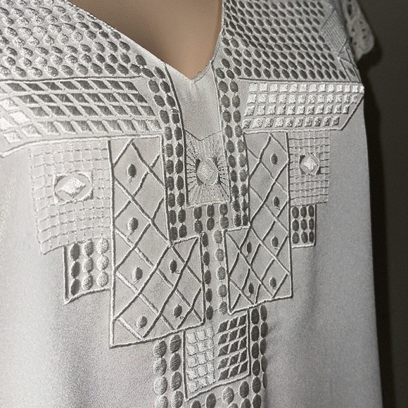 Guess by Marciano Embroidered White Tunic L - Picture 10 of 13